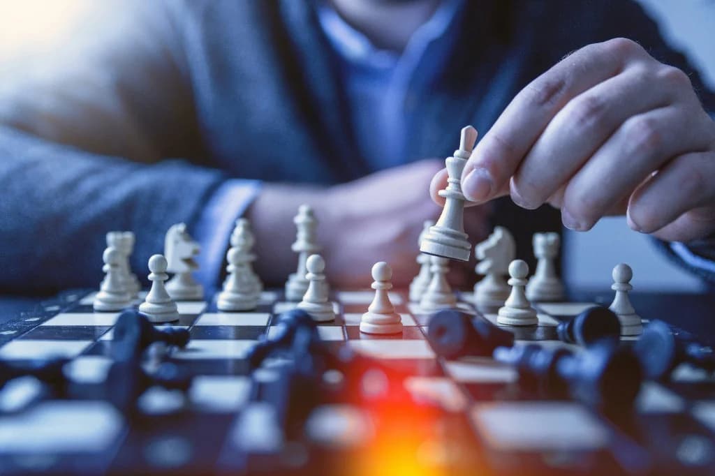 Partie d'échecs : geste posé et attention au moment présent, au-delà de la seule performance.