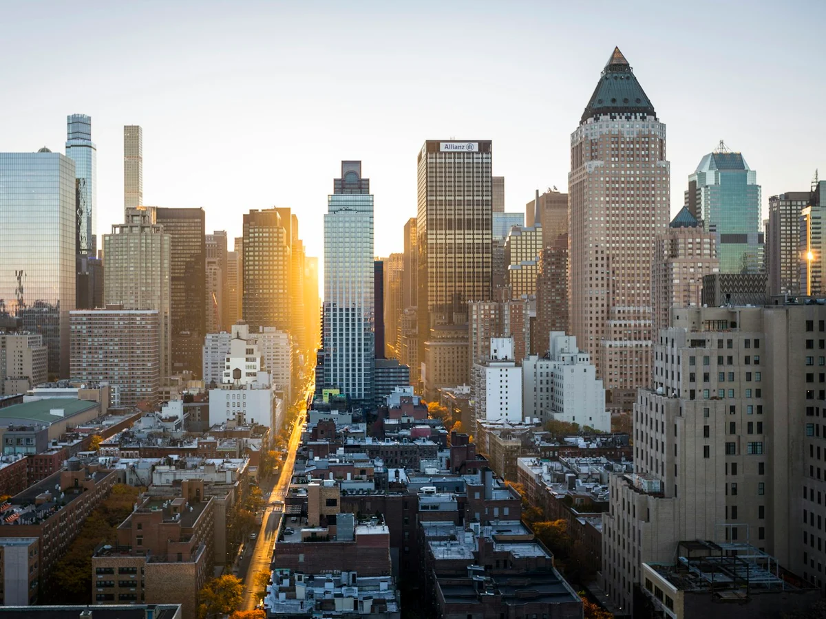 Bright open cityscape, welcoming urban atmosphere